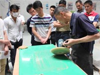打磨抛光--第七期廣東博皓玻璃鋼模具制作培訓班